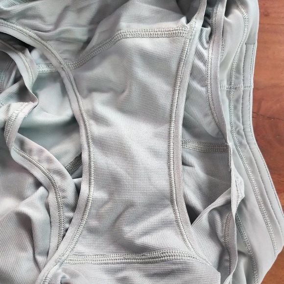 Lululemon Speed Up Low-Rise Lined Short 2.5" - Picture 4 of 7